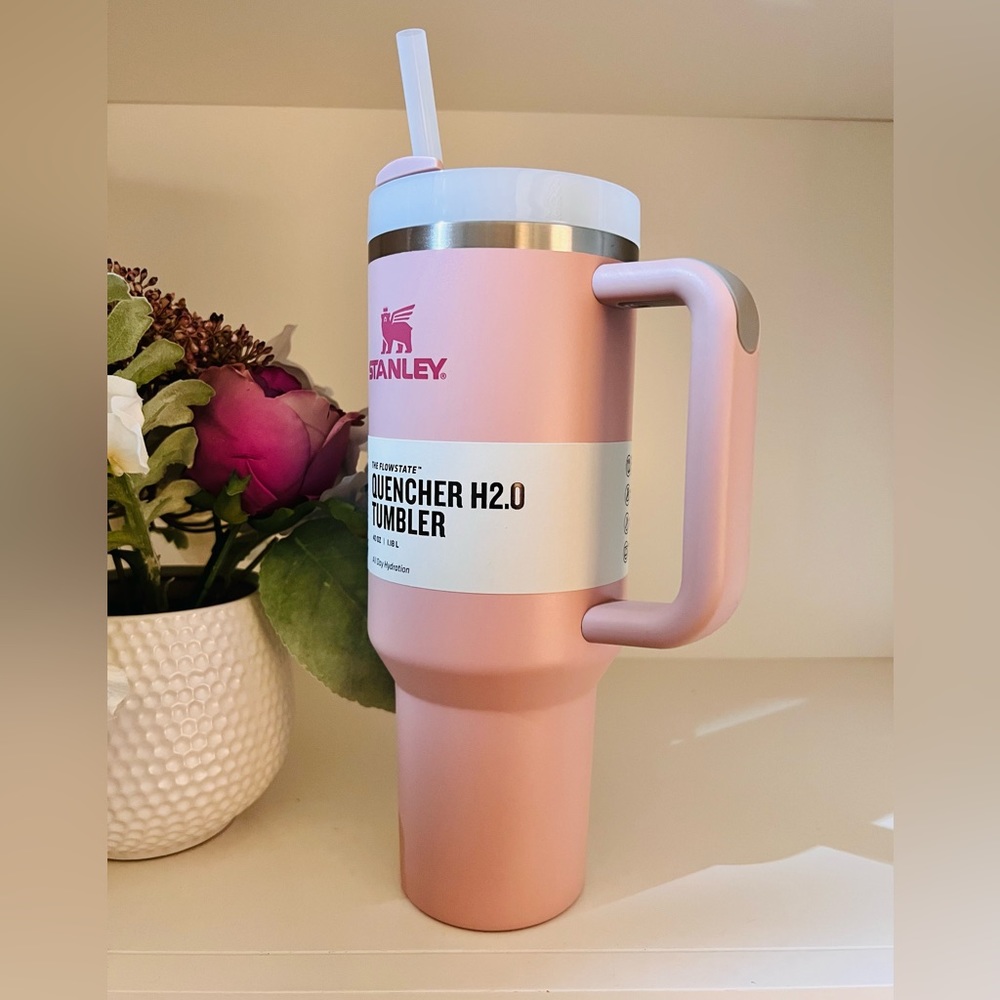 🎉LAST CHANCE🎉 Stanley 40 oz. Quencher H2.0 FlowState Tumbler Pink Dusk - Picture 2 of 8